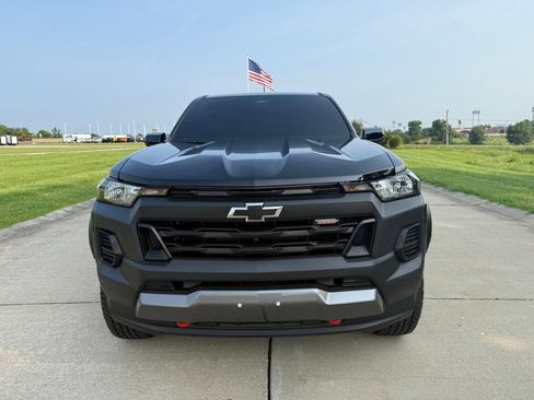 Used 2024 Chevrolet Colorado Trail Boss w/ Technology Package AWD/4WD image 8