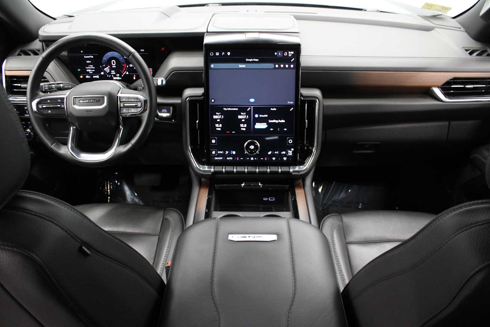 Used 2025 GMC Yukon XL Denali AWD/4WD image 23