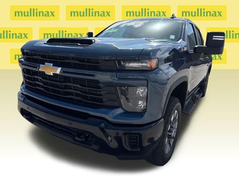 Used 2025 Chevrolet Silverado 2500 Custom w/ Custom Value Package image 10