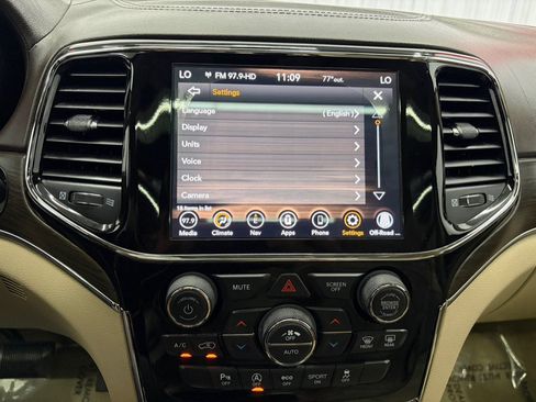 Used 2020 Jeep Grand Cherokee Overland AWD/4WD image 30