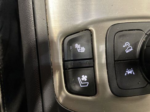 Used 2019 GMC Terrain Denali w/ Driver Alert Package II AWD/4WD image 22
