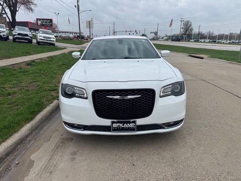 Used 2015 Chrysler 300 S image 8