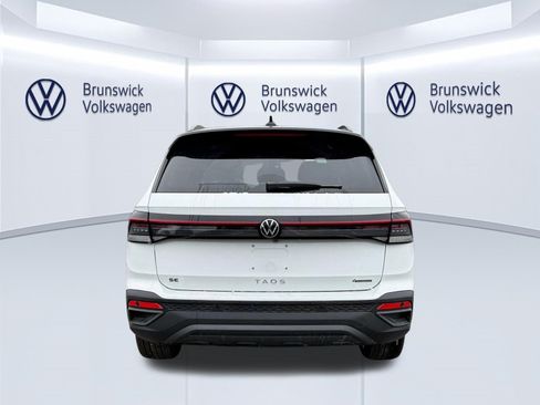 New 2026 Volkswagen Taos SE AWD/4WD image 5