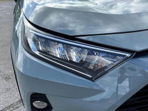 Used 2021 Toyota RAV4 XLE image 31