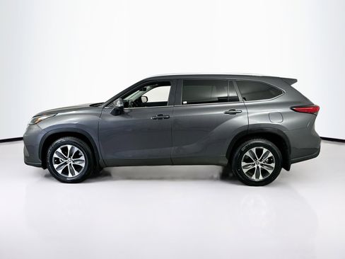 Used 2023 Toyota Highlander XLE image 8