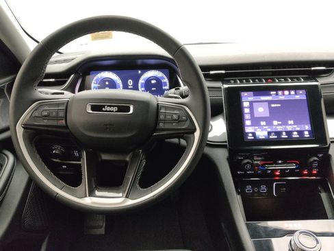 Used 2023 Jeep Grand Cherokee Laredo RWD image 22