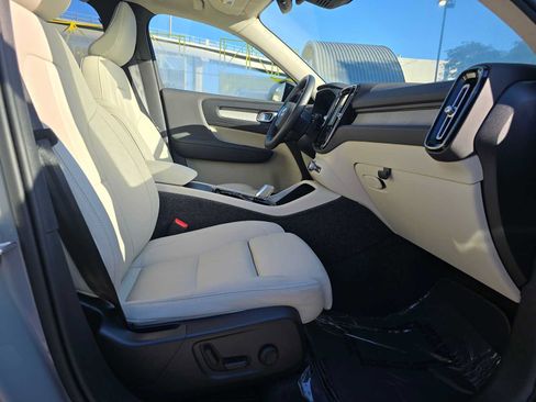 Used 2026 Volvo XC40 B5 Plus AWD/4WD image 11