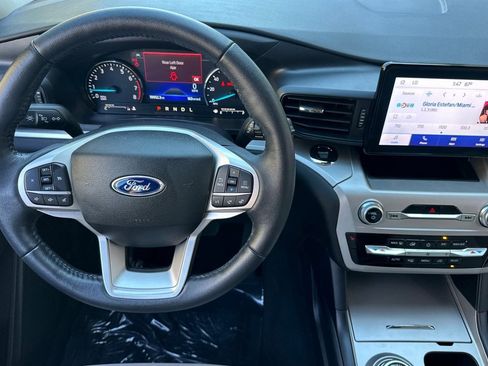 Used 2022 Ford Explorer XLT image 27