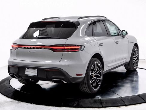 Certified 2025 Porsche Macan image 7