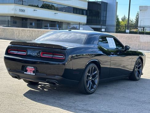 Used 2019 Dodge Challenger R/T w/ Driver Convenience Group RWD image 7