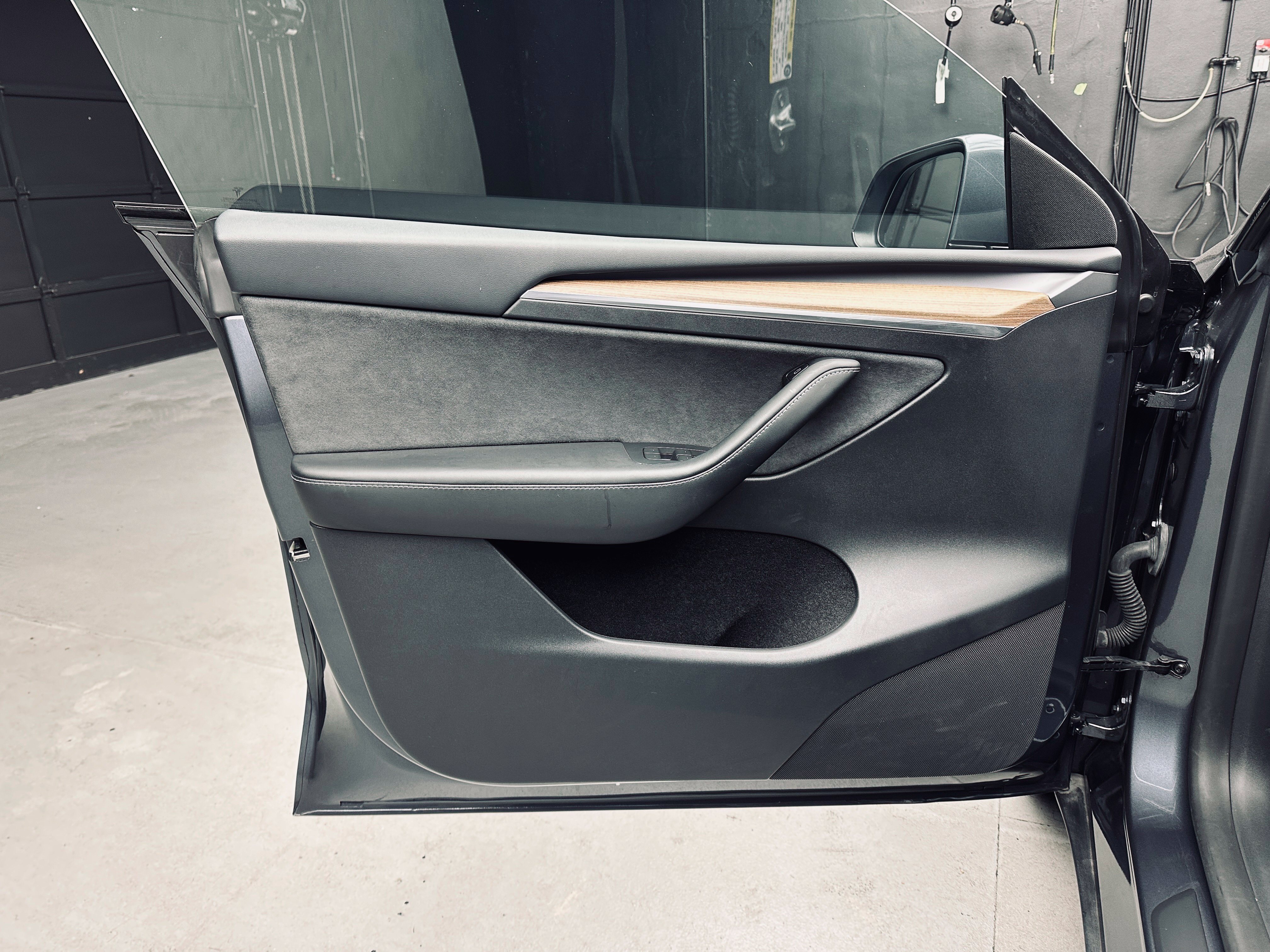 Used 2023 Tesla Model Y Long Range AWD/4WD image 23
