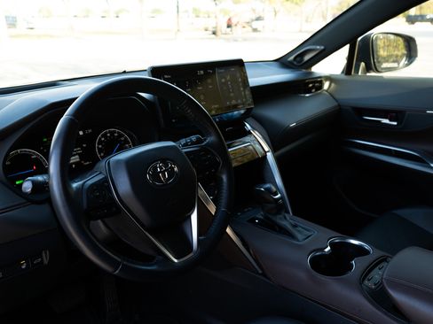 Used 2021 Toyota Venza Limited image 16