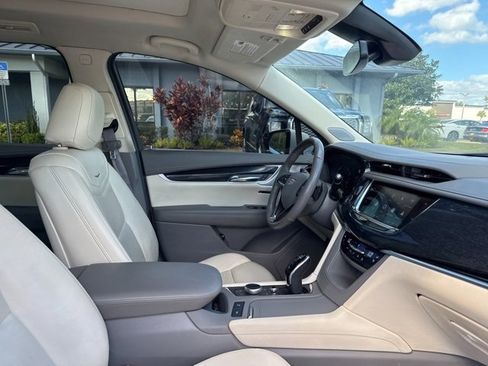 Used 2024 Cadillac XT6 Premium Luxury image 11