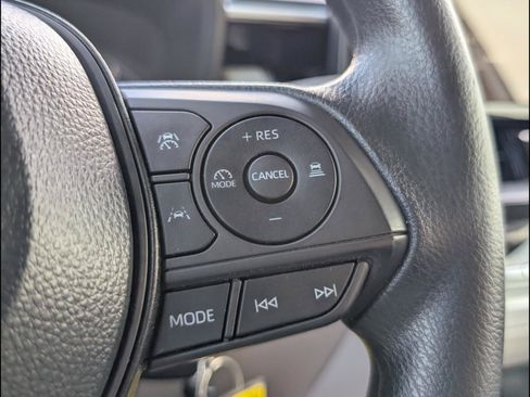 Used 2025 Toyota Corolla Cross L FWD image 22