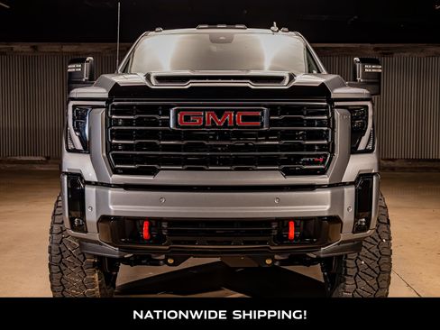 Used 2025 GMC Sierra 2500 AT4 image 4