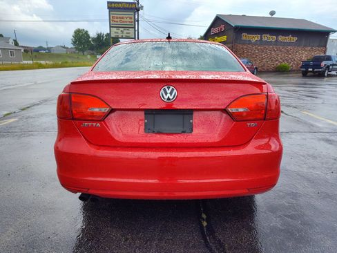 Used 2012 Volkswagen Jetta TDI w/ TDI Appearance Pkg FWD image 4