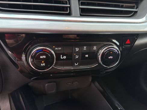 Used 2024 Chevrolet Trax LT FWD image 25