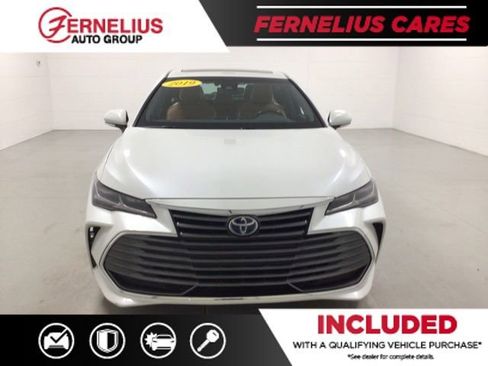Used 2019 Toyota Avalon Limited image 2