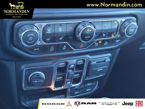 Used 2022 Jeep Wrangler Unlimited Sahara AWD/4WD image 11