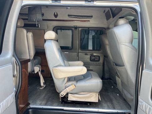 Used 2012 Chevrolet Express 1500 image 24