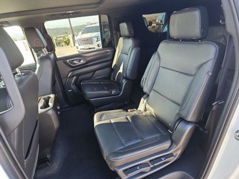 Used 2021 Chevrolet Suburban LT w/ LT Signature Plus Package RWD image 25
