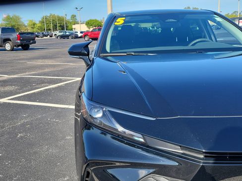 Used 2025 Toyota Camry LE FWD image 7