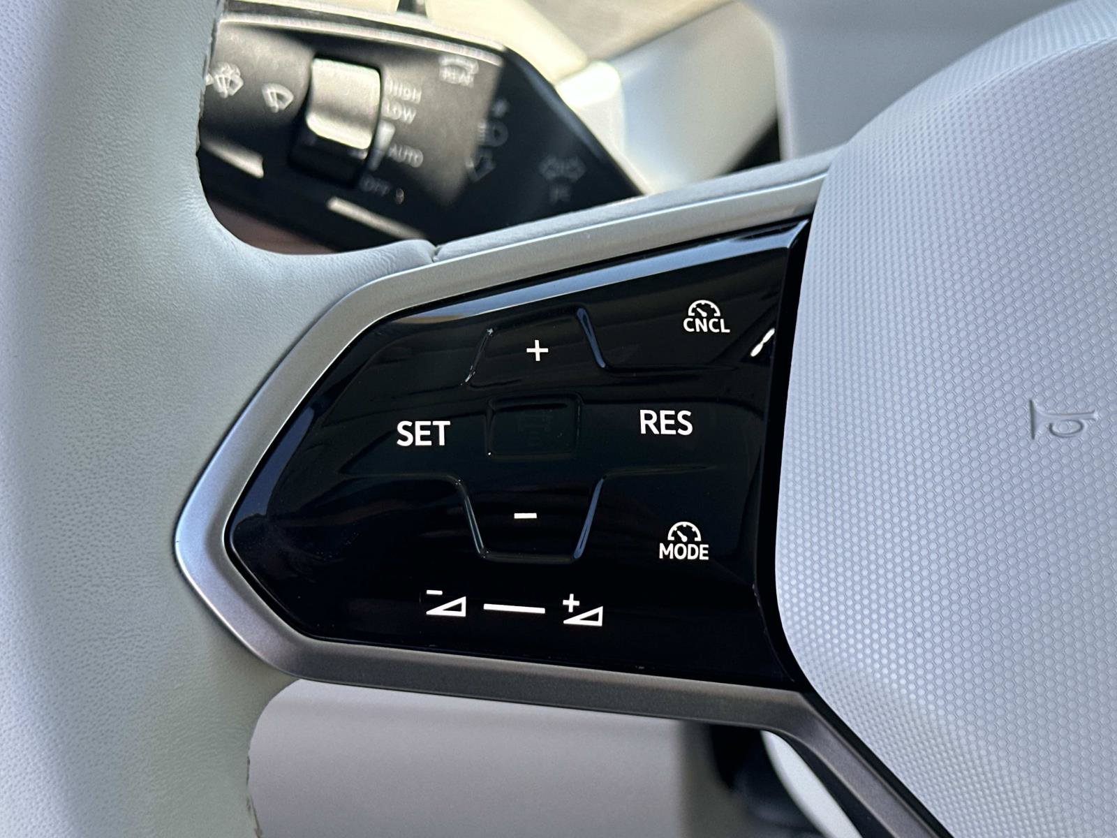 Certified 2025 Volkswagen ID. Buzz 1st Edition AWD/4WD image 9