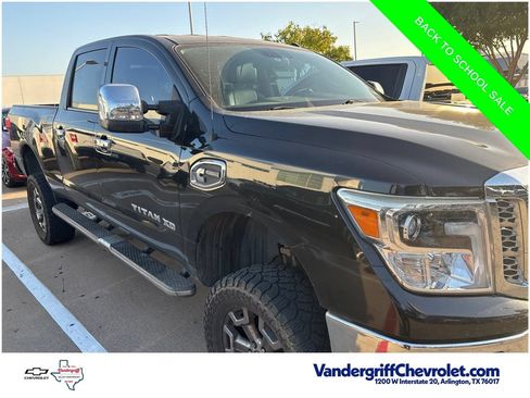 Used 2019 Nissan Titan SL w/ Chrome Package AWD/4WD image 3