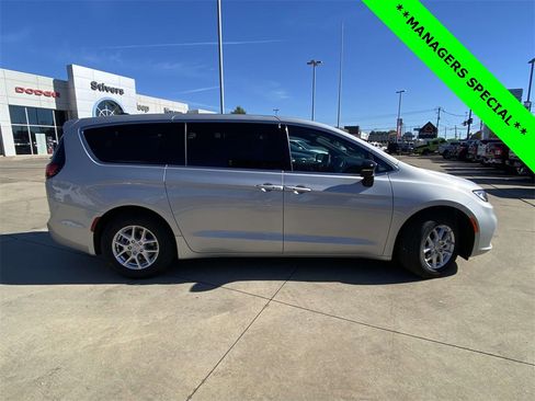 New 2026 Chrysler Pacifica Select image 6