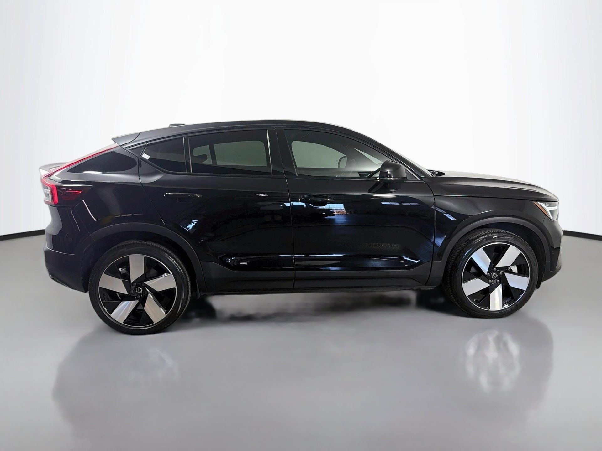 Certified 2023 Volvo C40 P8 Recharge Ultimate AWD/4WD image 5