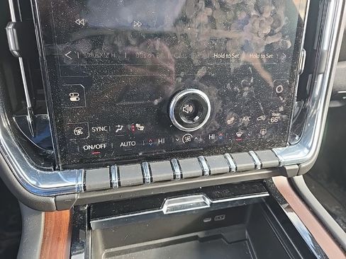 Used 2025 GMC Yukon XL Denali w/ Denali Reserve Package image 27