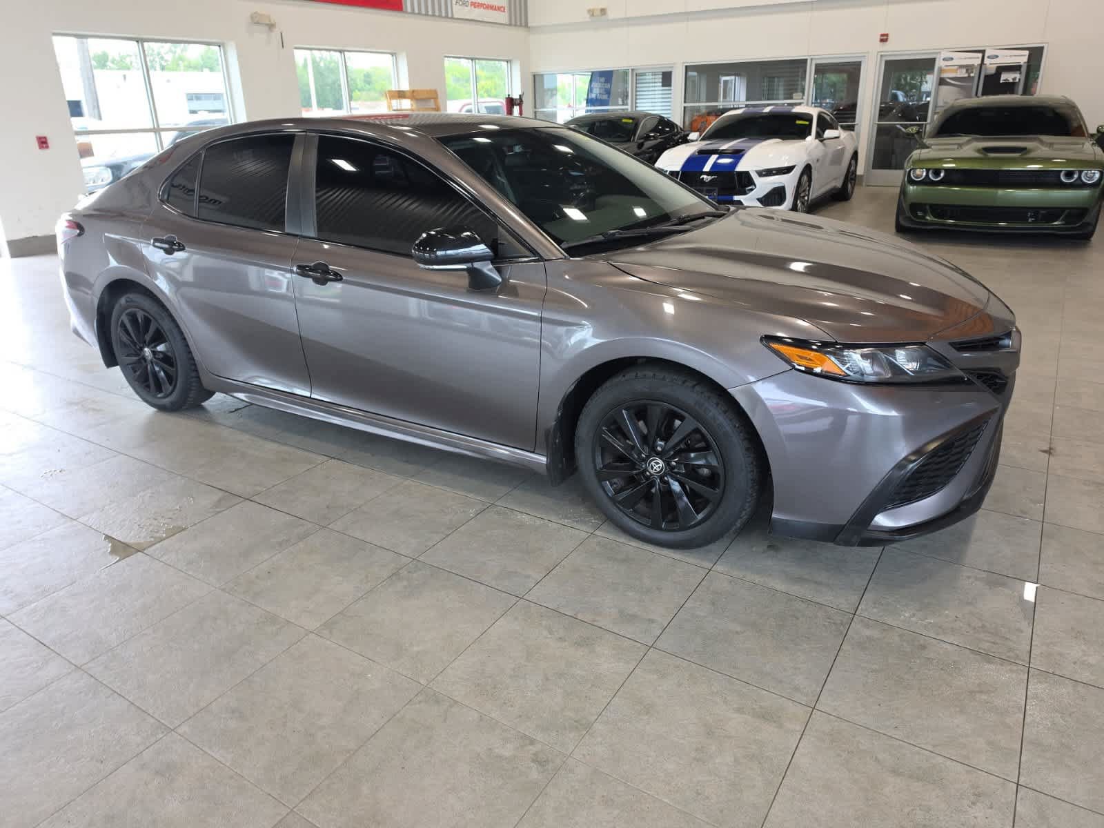 Used 2022 Toyota Camry SE FWD image 4
