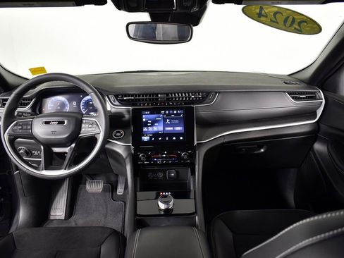 Used 2024 Jeep Grand Cherokee Altitude image 35