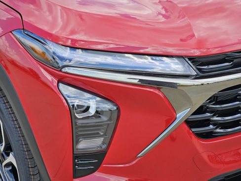 New 2026 Chevrolet Trax RS w/ Driver Confidence Package FWD image 10