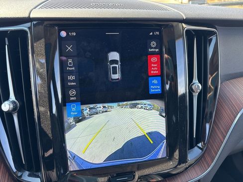 Certified 2023 Volvo XC60 B5 Plus w/ Climate Package image 20