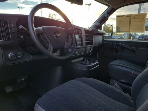 Used 2023 Chevrolet Express 2500 w/ Driver Convenience Package image 17