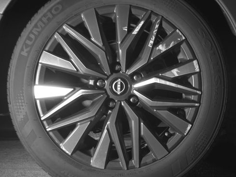 Used 2025 Nissan Altima 2.5 SV image 15