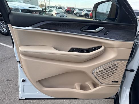 Used 2021 Jeep Grand Cherokee L Limited w/ MOPAR Finishing Package image 10