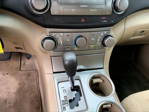Used 2010 Toyota Highlander 2WD image 29