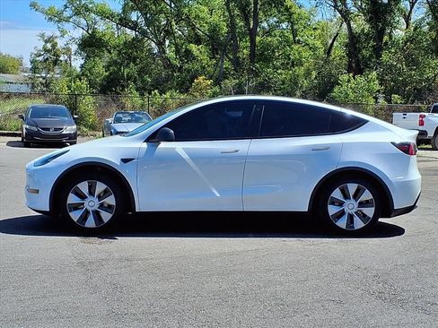 Used 2021 Tesla Model Y Standard Range image 4