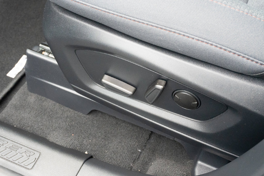 Used 2025 Ford Explorer Active RWD image 17