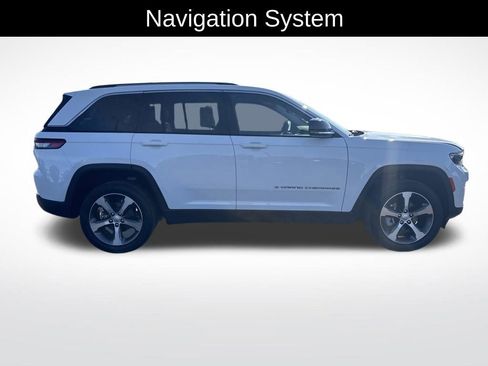 Used 2023 Jeep Grand Cherokee Limited image 2