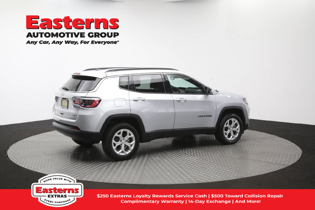 Used 2024 Jeep Compass Latitude AWD/4WD image 43