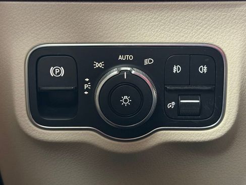 Used 2020 Mercedes-Benz GLB 250 4MATIC image 15