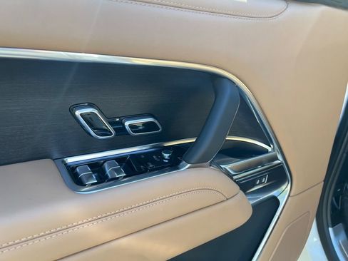 New 2025 Land Rover Range Rover SE image 11