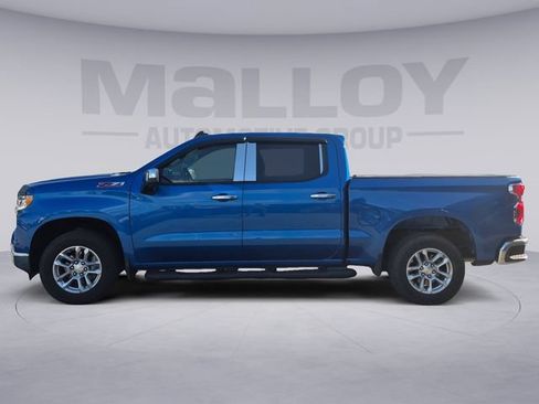Used 2022 Chevrolet Silverado 1500 LT w/ Z71 Off-Road Package AWD/4WD image 2