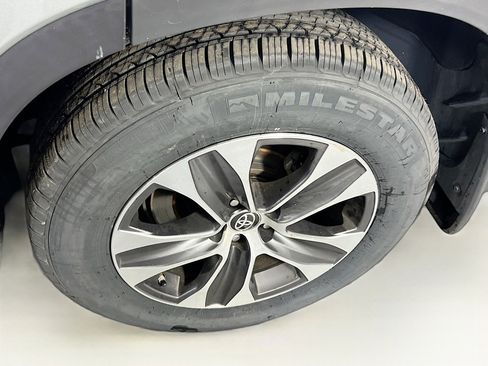 Used 2021 Toyota Highlander XLE image 33