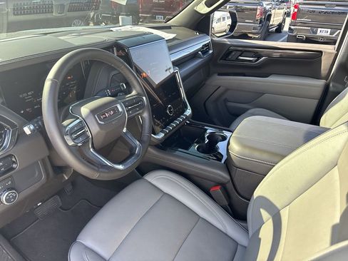 Used 2025 GMC Yukon Elevation image 10
