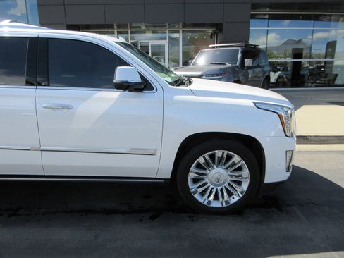 Used 2019 Cadillac Escalade Platinum image 13
