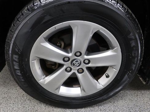 Used 2015 Toyota RAV4 XLE AWD/4WD image 30